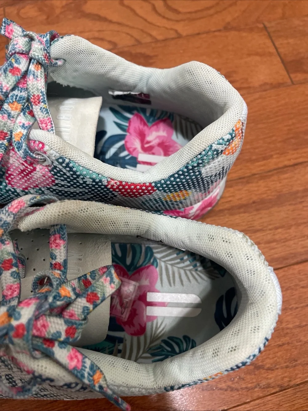 NOBULL Outwork Edge training sneakers in the Tropical Sky Women’s Sz 12 Floral